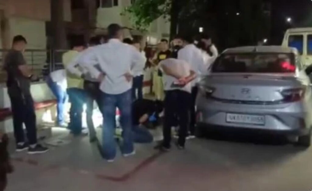SEDMOČLANA PORODICA PRONAĐENA MRTVA Komšije zatekle tela u zaključanom automobilu: Dogovorili se da izvrše porodično samoub*stvo iz OVOG RAZLOGA (VIDEO)
